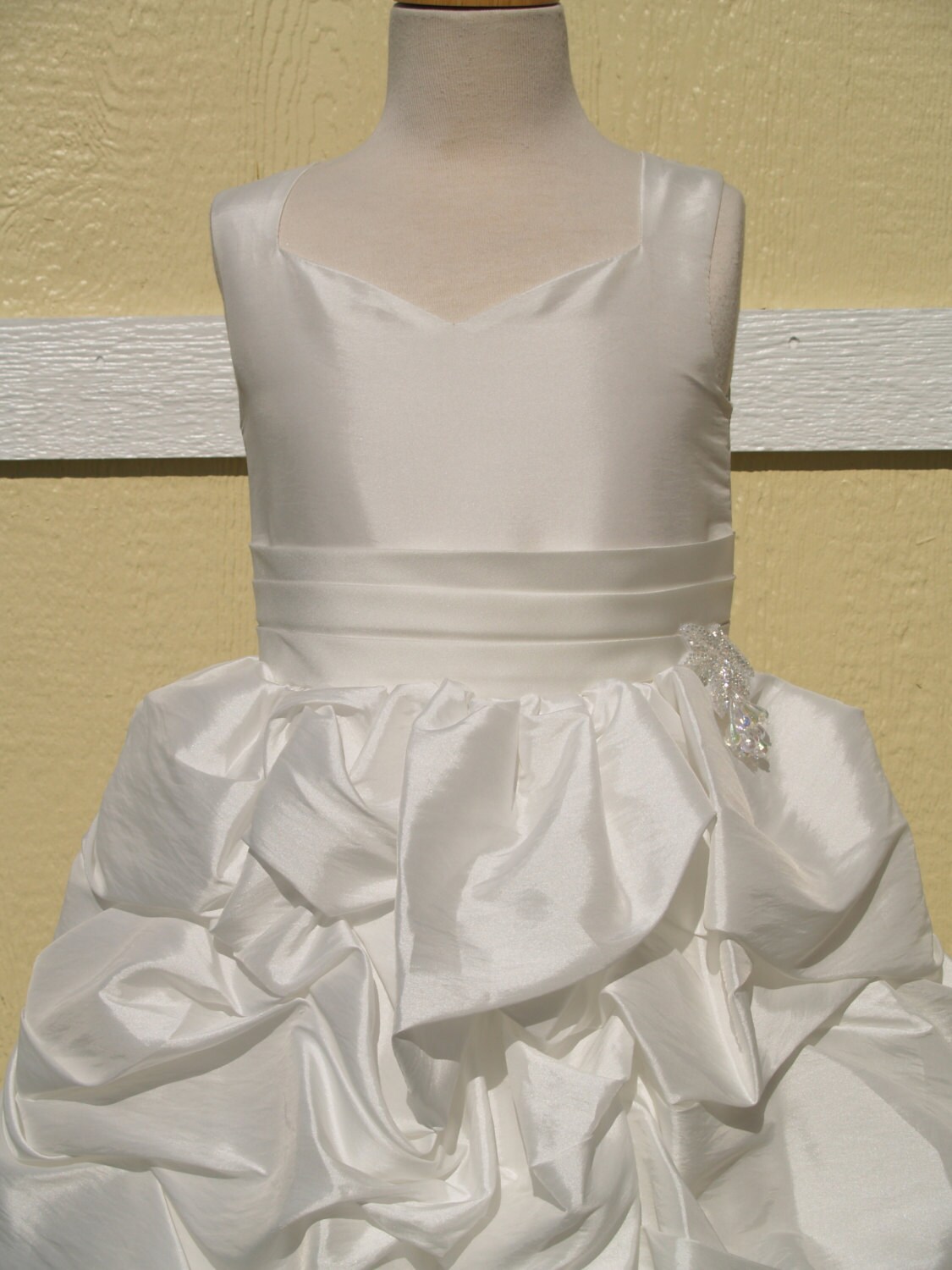 Girls Diamond White Gathered Pick Ups Dress Size 8, Taffeta Floor Length Gown, Pick Ups Skirt, First Communion, Pageant Wear, Full Skirt