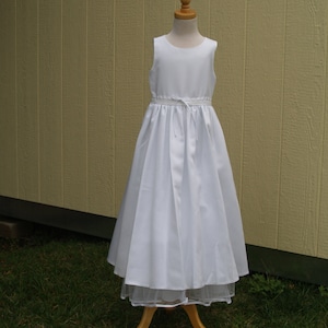 White Communion dress US Size 6,Flower Girl dress Size6 full length,Satin Sleeveless fullSkirt Communion Dress, Lace Dress Elegant,White Bow