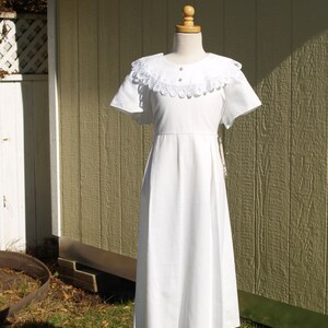 Girls Communion Dress Plus Size: 12.5 12 1/2 white POLY COTTON,Modest Communion dress, Confirmation, Lace Collar, Pearls, Short Sleeves zdjęcie 3