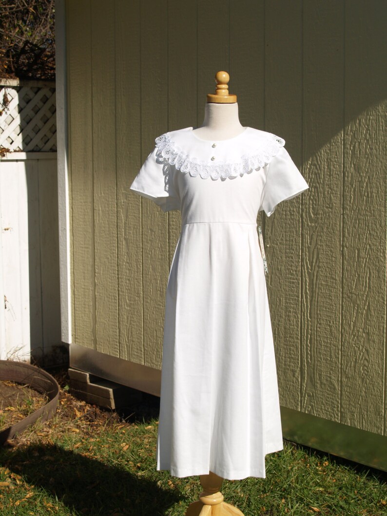 Girls Communion Dress Plus Size: 12.5 12 1/2 white POLY COTTON,Modest Communion dress, Confirmation, Lace Collar, Pearls, Short Sleeves zdjęcie 3