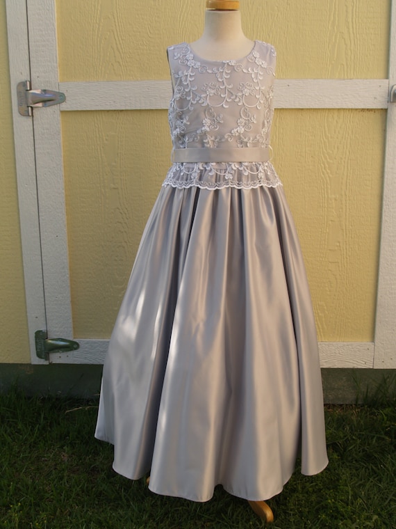 Girls All Silver Long Gown Size 12 & 14 ,Flower Girls,Pageant,Sleeveless,Long Dress, Satin, Satin Sash,Silver Thread,Mock 2 Piece,Slimming