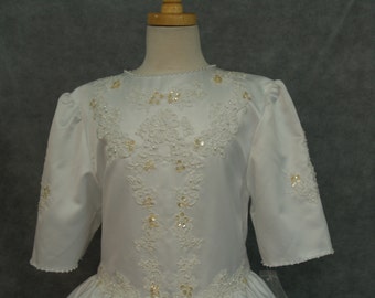 Vintage Erstkommunion langes Kleid Perlen Satin Mädchen Größe 12, kurze Ärmel, Spitzenbesatz weißes Kleid, Mädchen weißes Kleid, Blumenmädchen, Formal