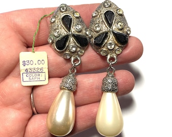 Riesige Art Deco Krone Trifari Saphir Strass Teardrop Perle Tropfen Ohrringe - Unsigniert mit Etikett Originalanhänger