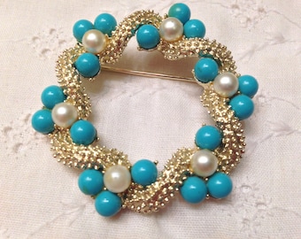 Exquisite CORO Faux Türkis & Perle Eternity Circle Wreath Brosche Pin-Signiert- SELTEN