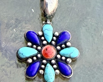 Wisiorek Zuni Signed Sterling Multistone Flower Pettipoint WYPRZEDAŻ