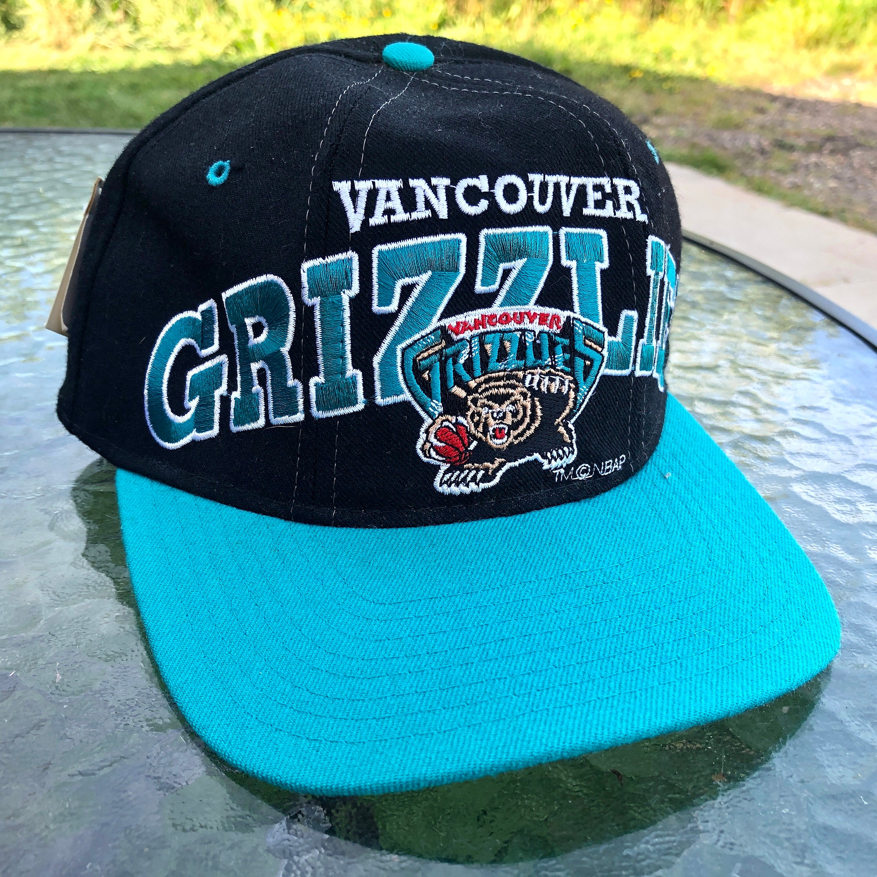 Vancouver Grizzlies Mitchell and Ness Vintage Snapback Hat- RARE DESIGN