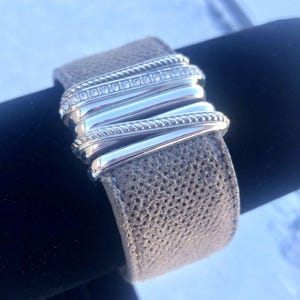 Brighton JF4480 Neptunes Rings breites modernistisches Lederarmband Einzelverkauf USD88 Bild 1