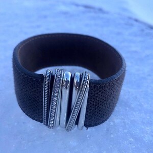 Brighton JF4480 Neptunes Rings breites modernistisches Lederarmband Einzelverkauf USD88 Bild 4