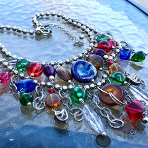 Vintage meerstrengige kleurrijke statementketting van glas en luciet - feestelijk!