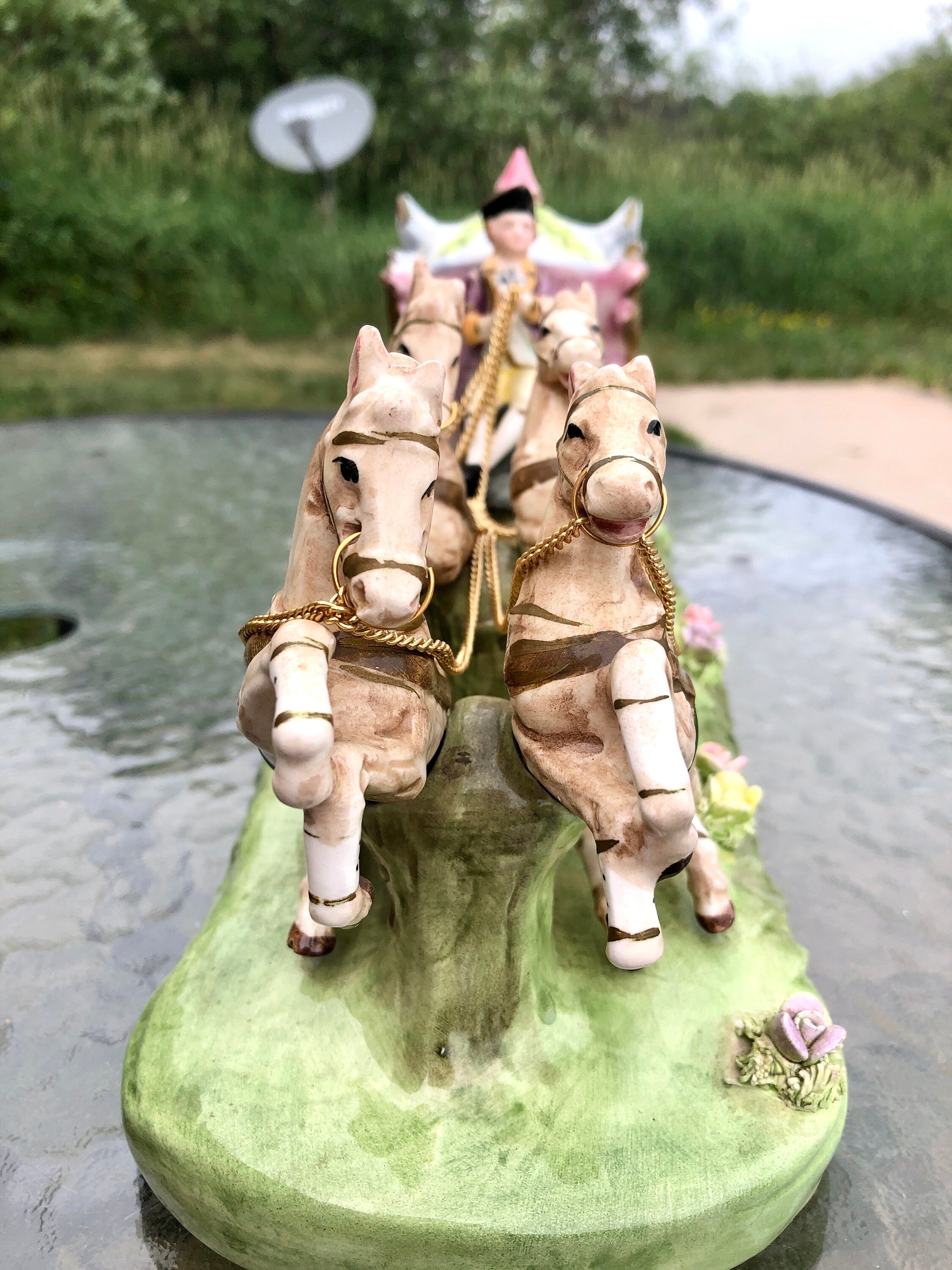 カポディモンテ　CAPODIMONTE 、馬車を引く紳士とプリンセス Antique Capo-Di-Monte Mosto Genova Capodimonte Porcelain