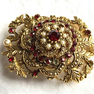 Unmarked Antique Vtg Brooch with Red Stones and Seed Pearls- 32.8g!!