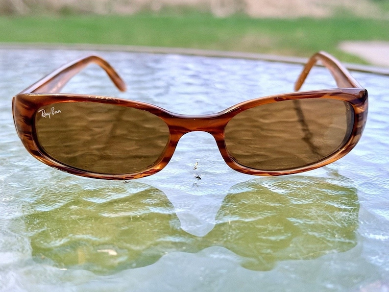 Gafas de sol Ray-Ban Sidestreet RB2129 938 con elegante diseño de madera y protección UV B15 imagen 1