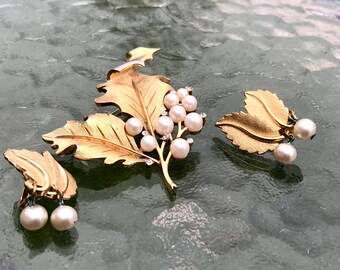 Crown Trifari Pearl Rhinestone Leaf Brooch & Earrings Set Demi Parure Signed