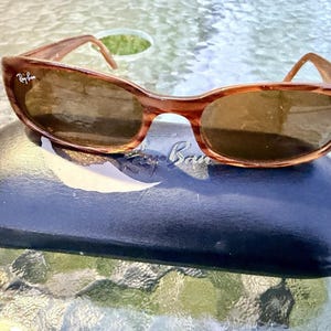 Gafas de sol Ray-Ban Sidestreet RB2129 938 con elegante diseño de madera y protección UV B15 imagen 2