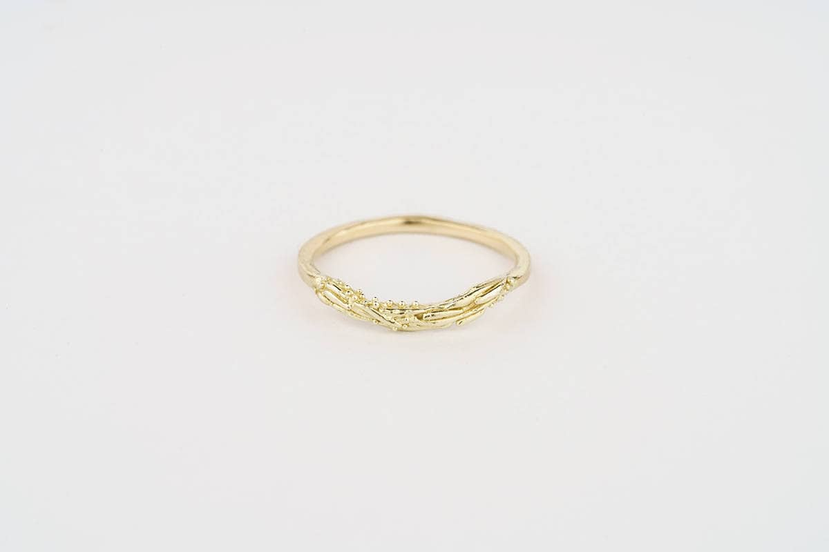 Kelp Curve Wedding Ring