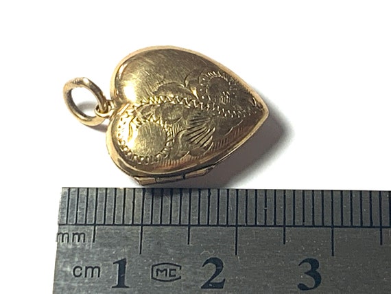 9ct 375 Gold Vintage Locket dated 1977 - image 7