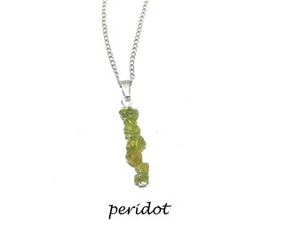 Pendentif en Pierre Naturelle de protection peridot et sa chaine 45 cms en acier, Cadeau femme fait mains, domidora