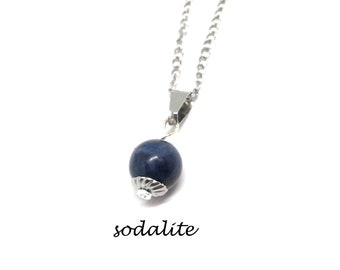 Pendentif en Pierre Naturelle de protection sodalite et sa chaine 45 cms en acier, Cadeau femme fait mains, domidora