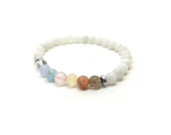 Bracelet en pierres naturelles pierre de lune, cadeau reiki unique fait mains sept chakras, blanc et pastel, plusieurs tailles disponibles