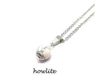 Pendentif en Pierre Naturelle  howlite, et sa chaine 45 cms en acier, Cadeau femme fait mains, domidora