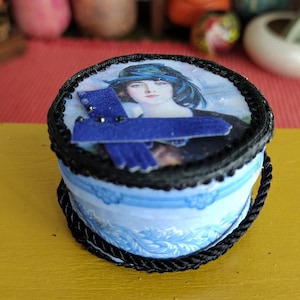 Miniature hat box 12th scale
