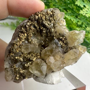 Yellow Dogtooth calcite with pyrite from Huangshi, Hubei, China，DAYE Mine BAOF415