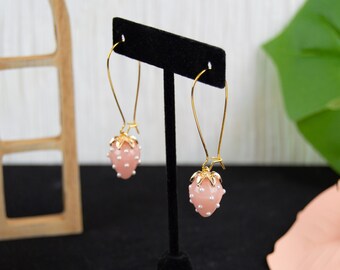 Pendientes de vidrio de fresa rosa ~ Pendientes colgantes ~ Pendientes de frutas ~ Regalos únicos