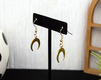 Pendientes de luna creciente de latón ~ Pendientes colgantes cortos