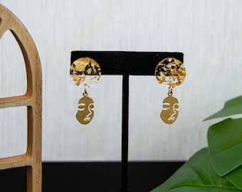 Aretes de acrílico con pan de oro / Cara de latón ~ Aretes colgantes cortos