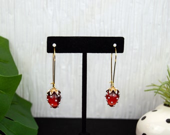 Pendientes de vidrio de fresa roja ~ Pendientes colgantes ~ Pendientes de frutas ~ Regalos únicos