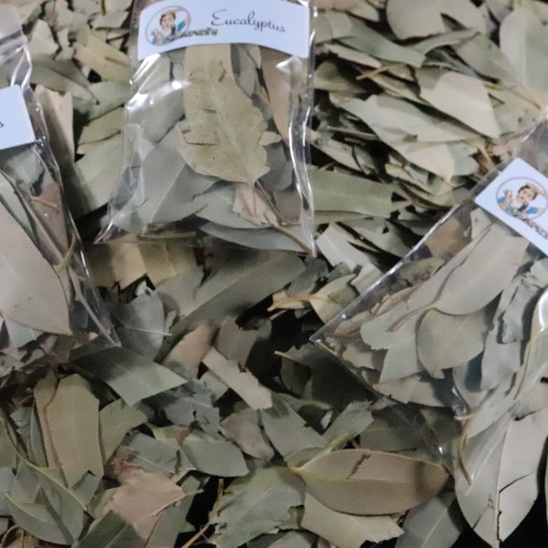 Feuilles d'eucalyptus séchées, pétales de mariage, confettis frais mélangés