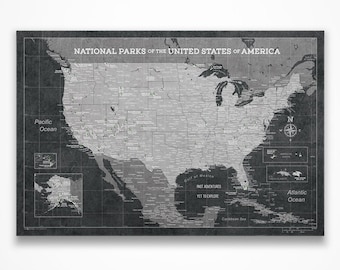 Mapa turystyczna Parków Narodowych USA z pinezką – nowoczesna, czarno-biała, w kolorze łupkowym – prezent dla miłośników przyrody i przygód