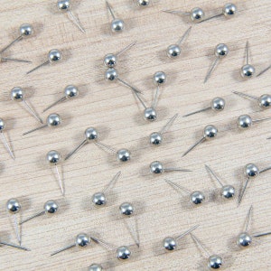 Pins Landkarte: Auffallende Silbernadeln mit Metallic-Finish