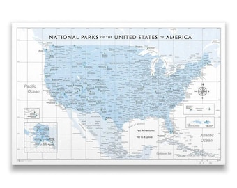 Mapa turystyczna Parków Narodowych USA z pinezką – jasnoniebieska – prezent dla miłośników przyrody i przygód