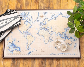 Mapa świata do nurkowania z pinezkami - Tablica korkowa - Biały i niebieski - Prezent dla nurków - Mapy podboju