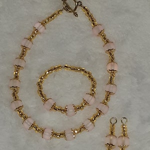 Pinke Puppe Halskette, Armband und Ohrringe *** Set passend für American Girl Dolls oder 18 zoll Puppe ähnlicher Größe