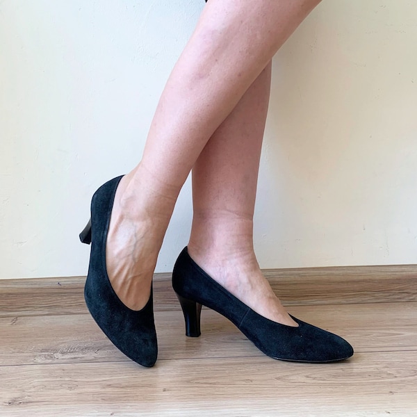 Vintage 90s Black Pumps with Low Heels Size UK 5 1/2 EUR 38 1/2 US 7 1/2, Suede Leather Kitten Heels Shoes for Women, Pointy Toe High Heels