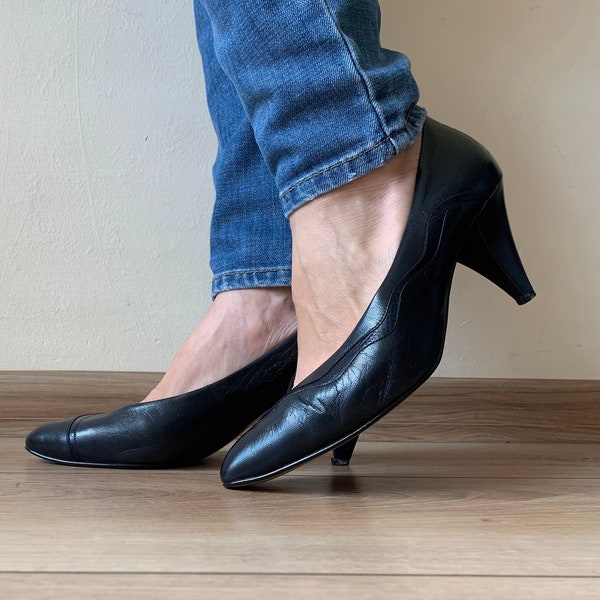 Black Leather Pumps, Pointy Toe Kitten Heel Shoes Size 38 UK 5, US 7, Real Leather High Heeled Shoes, Vintage 80s Elegant Black Stilettos