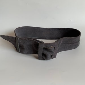 Cintura vintage in pelle scamosciata grigio scuro anni '80, cintura semplice con fibbia quadrata rivestita in pelle, cintura larga in vera pelle