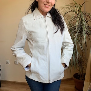 Veste en cuir blanche vintage pour femme taille M, veste en cuir à col Gianfranco Ferre des années 90, veste en cuir effet vieilli, veste de moto