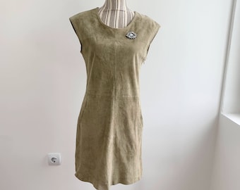 Vestido mini vintage de ante de los años 90, talla 38 M, vestido de cuero caqui sin mangas, vestido corto de ante de cuero estilo hippie bohemio, vestido estilo pichi ajustado