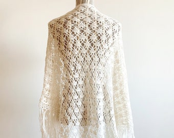 Châle de mariage vintage, châle en crochet blanc, châle en dentelle tricotée, châle triangle à franges, châle de flamenco en laine acrylique, châle d'hiver romantique