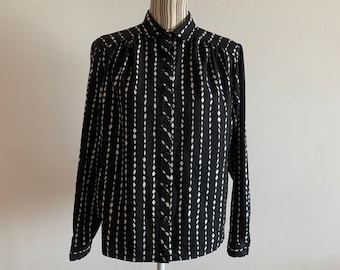 Camisa de botões preta e branca para mulheres, camisa vintage de manga comprida com gola dos anos 80, blusa com estampa inovadora, blusa retrô com gola cortada, tamanho M