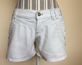 Off White Jeans Shorts für Frauen Größe S, Vintage 90er Jahre Low Rise Denim Shorts, Sommer Baumwoll Shorts, Shorts mit Taschen, Lässige Preppy Shorts