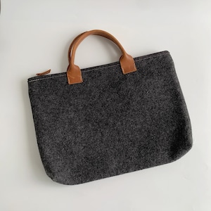 Sac en laine feutrée gris avec poignées en cuir, sac à bandoulière fin, porte-documents gris, sac pour ordinateur portable en tissu, porte-documents, classeur A4