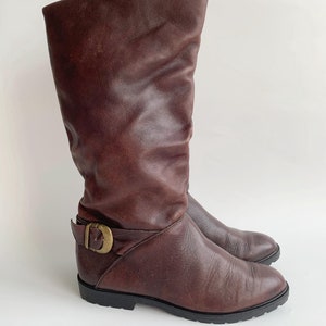Vintage platte leren laarzen voor dames maat 38 UK 5 US 7,5, jaren 80 bruine noodlijdende cowboylaarzen, zachte slordige mid-kuit winterlaarzen, lage laarsjes