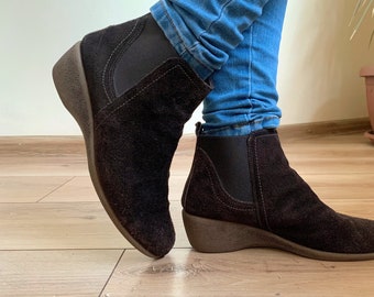 Vintage Y2K Dark Brown Real Suede Leather Chelsea Boots for Women EU 39 / UK 6 / US 8 Low Wedge Slip On Ankle Boots, Comfortable Footwear