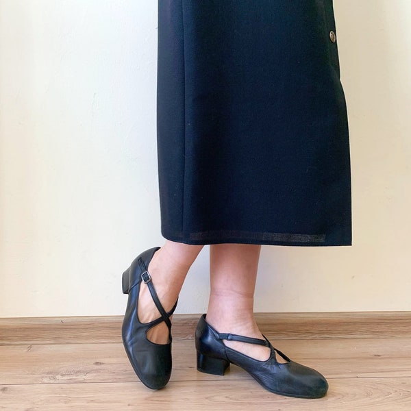 Vintage Black Leather Mary Jane Shoes for Women Size 38, Criss Cross Strap Wide Cap Closed Toe Mules, Low Block Heel Ankle Strap Shoes