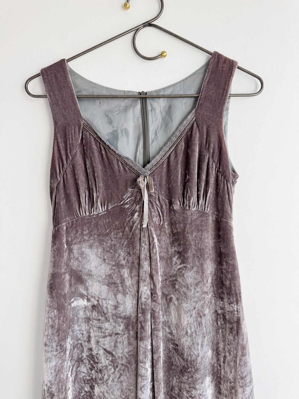 Vintage 100% Silk Velvet Dress, Silver Grey Empire Waist Cocktail Dress, Romantic 90s Grunge Formal Dress, Sleeveless Midi Evening Gown XS, photo 3 sur 5