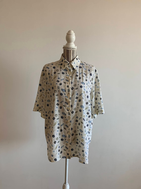 Vintage 80s White Collared Button Down Shirt for Women Size L With Olive Green Light and Dark Blue Novelty Print, Short Sleeve Loose Fit Top